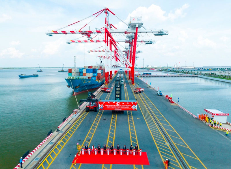 Cảng Quốc tế Long An chính thức hợp long 7 cầu cảng và khai thác hàng container